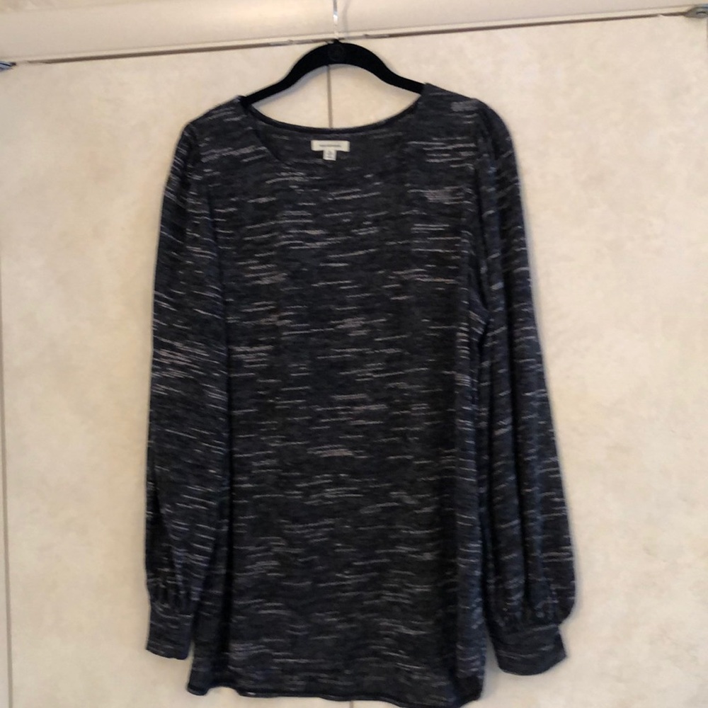 EUC Max Studio Lightweight Tunic. Gathered Shoulder & Wrist. High low bottom